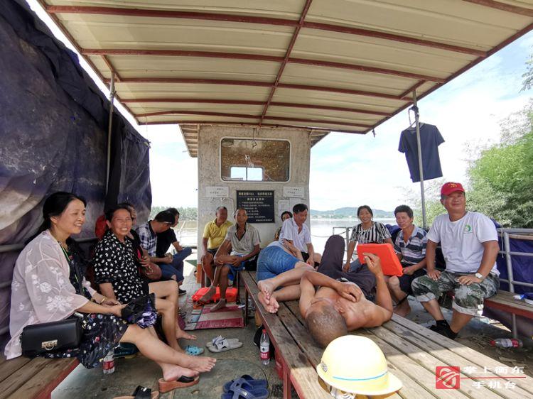 【万众一心　重建家园】洪水中的4名花甲“生命舵手”