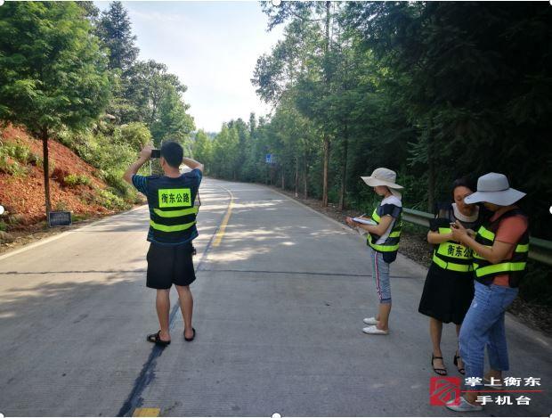 【万众一心　重建家园】县公路建设养护中心采集公路灾毁数据