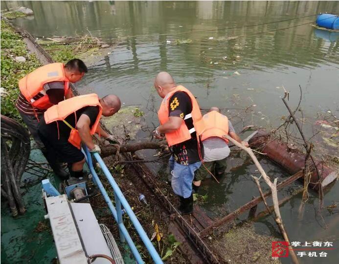 高温下为河道除垢的“美容师”