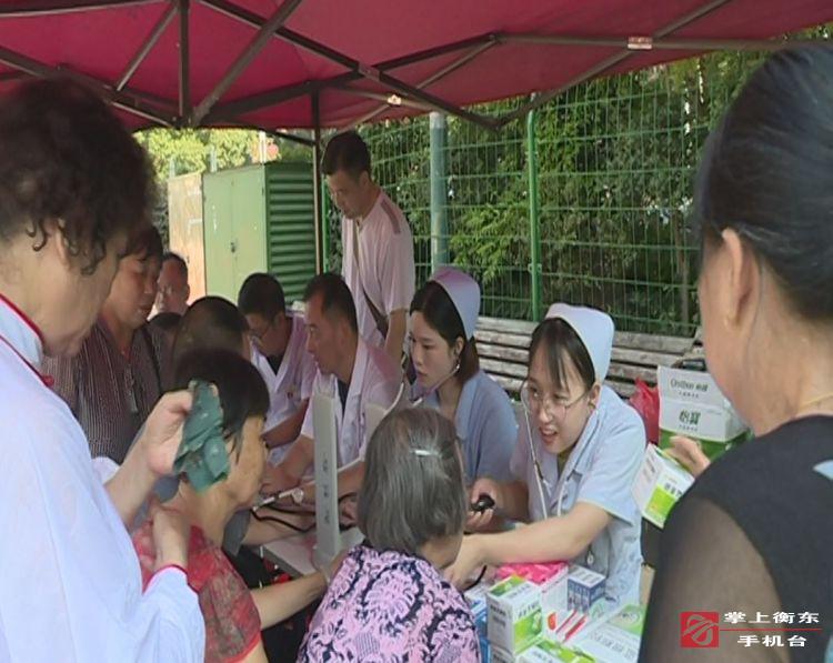 第二届中国医师节：县人民医院开展义诊、健康宣教活动