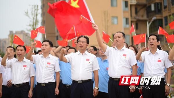 【媒体聚焦　看衡东】红网时刻报道：衡东：千人同唱《我和我的祖国》快闪　献礼新中国成立70周年