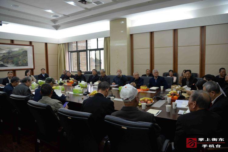 县法院召开重阳节离退休干部职工座谈会