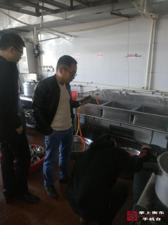 县商务和粮食局开展餐饮行业燃气安全大检查