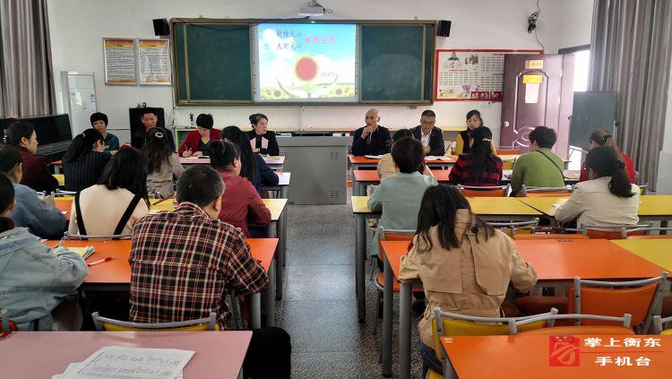 我县两乡镇学校开展校际教研交流　促进教师成长