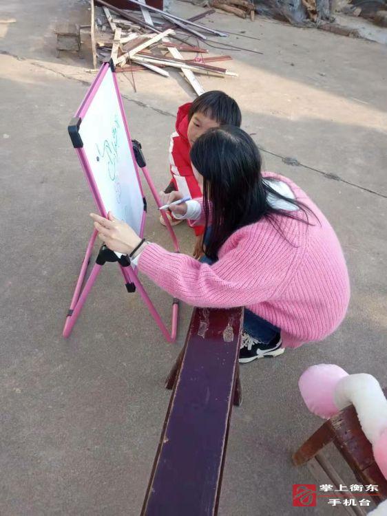 东烟完小：爱心送教上门　情暖残疾学生