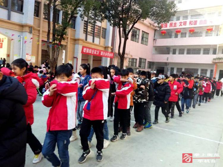 幸福完小举行消防疏散突击演练