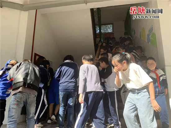 湘機小學(xué)教育集團組織開展消防安全逃生疏散演練活動