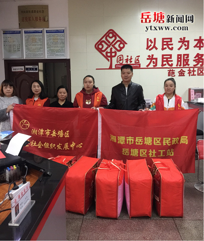 书院路街道开展“三社联动之暖心棉被、爱心义诊送到家”慰问活动