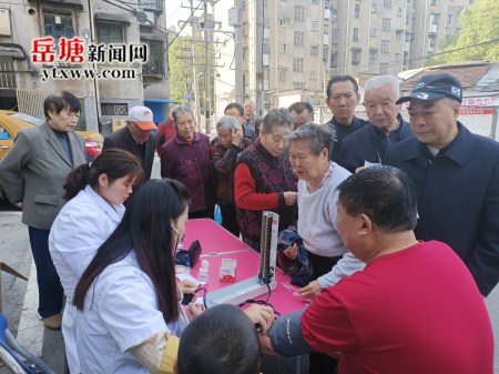 關(guān)心老年人晚年生活 泗神廟社區(qū)開展免費健康體檢活動