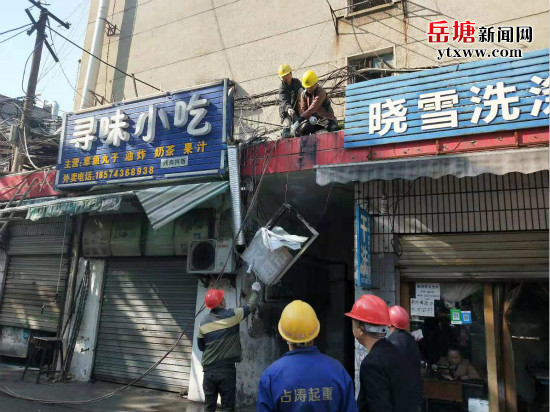 書院路街道著力拆除違規(guī)戶外廣告牌 提升市容市貌