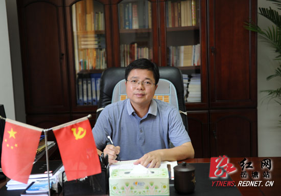 《湘潭城市报》访岳塘区委常委,副区长谭海洋(图)