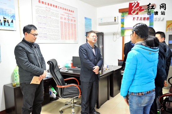 精准扶贫 章光明带队为寒门学子送助学金