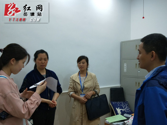 岳塘区开展第四次全国经济普查事后抽查工作
