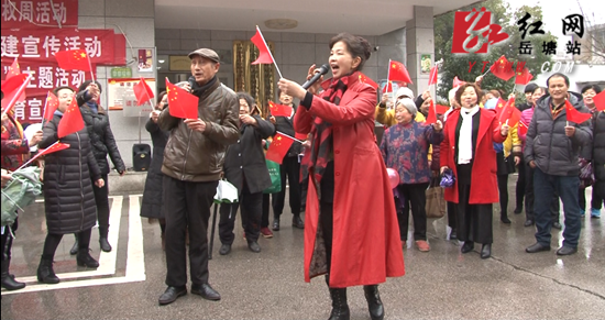 庆祝妇女节 新塘社区快闪齐唱《我和我的祖国》