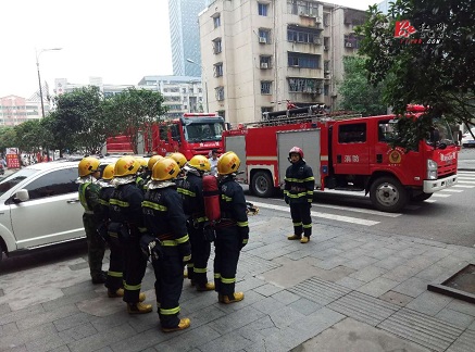 岳塘街道开展重点单位消防安全应急演练活动
