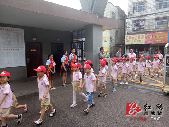 友誼學(xué)校和書院路街道公辦幼兒園開展幼小銜接活動