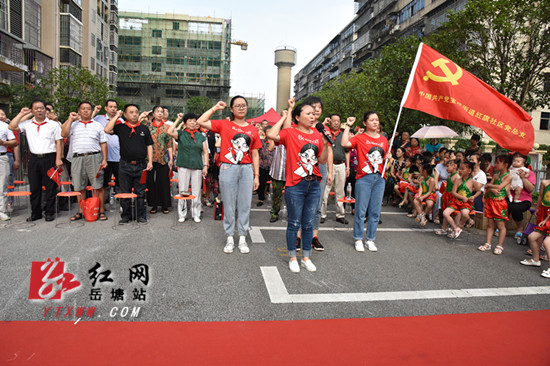 红旗社区开展志愿服务活动庆祝中国共产党成立98周年