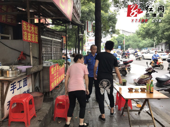 東坪街道開展早餐店占道經(jīng)營(yíng)專項(xiàng)整治