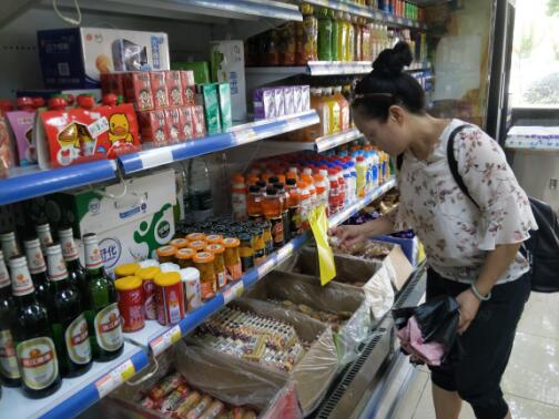 岳塘嶺社區(qū)豐富多彩的開展食品安全宣傳周活動