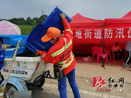 【防汛抗災 岳塘在行動】區(qū)環(huán)境衛(wèi)生服務中心全力做好防汛工作