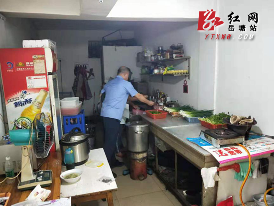 下攝司街道開展食品安全整治行動(dòng)