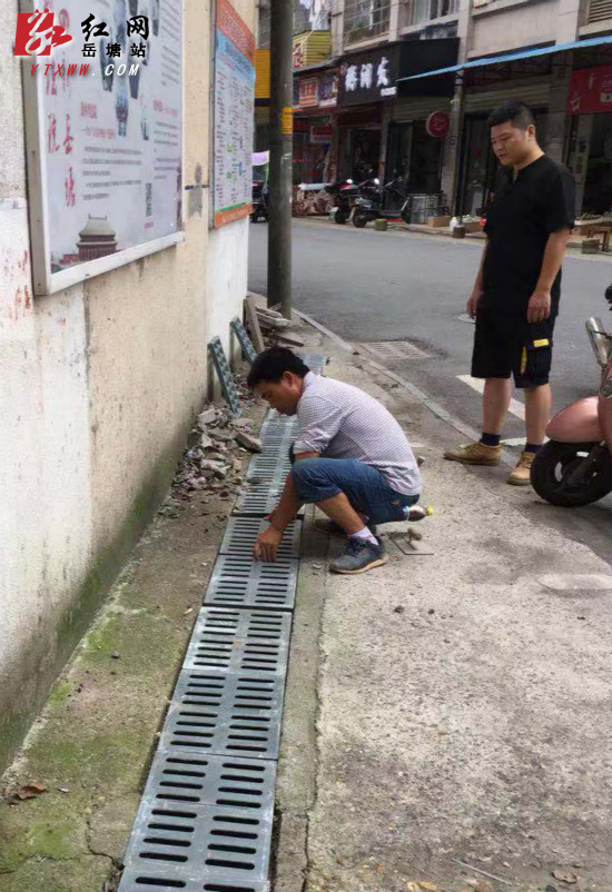 黨建領航 湖湘社區(qū)積極解決破損溝蓋板