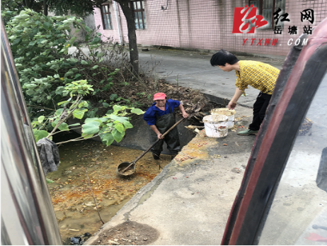 養(yǎng)殖戶隨意傾倒潲水 東坪街道及時(shí)處置