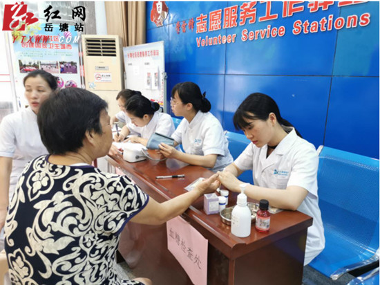 长塘创新创业街联合党支部组织开展送义诊进社区活动