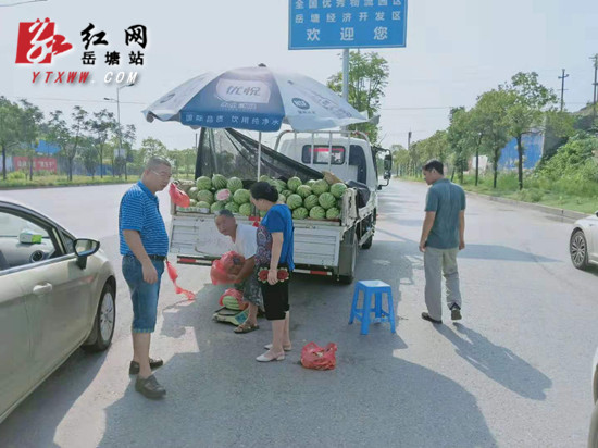 荷塘街道突擊整治轄區(qū)內(nèi)主次干道早餐流動攤販