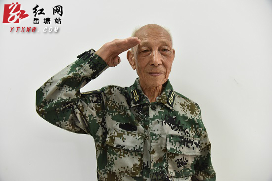 【致敬退役军人】湘潭91岁退役老兵义务清扫社区31年