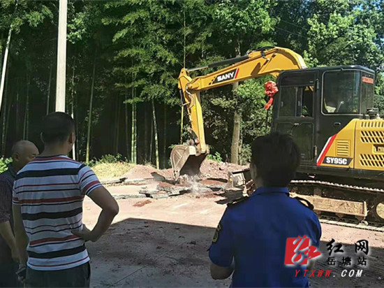 岳塘区：拆除违法建设 强力推进卫片执法工作
