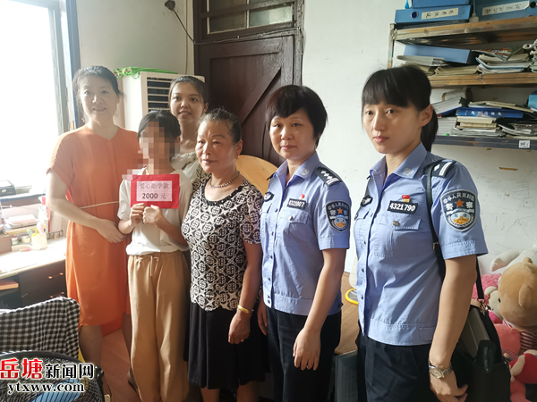 湖南女子監(jiān)獄干警慰問下攝司街道服刑人員未成年子女