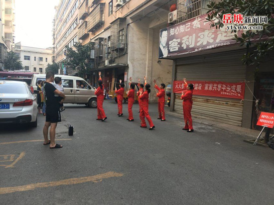 紅旗社區(qū)多措并舉開展平安創(chuàng)建宣傳工作