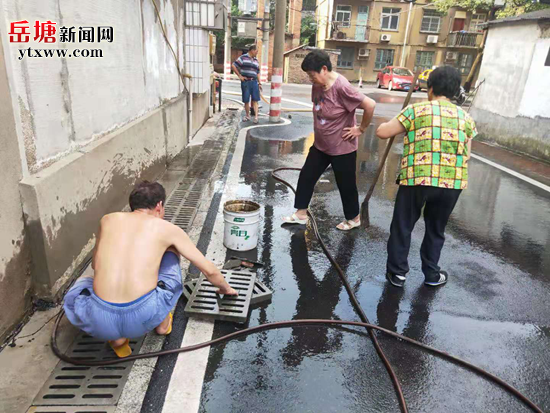 創(chuàng)衛(wèi)熱情高 下攝司街道來了一支“居民小分隊”