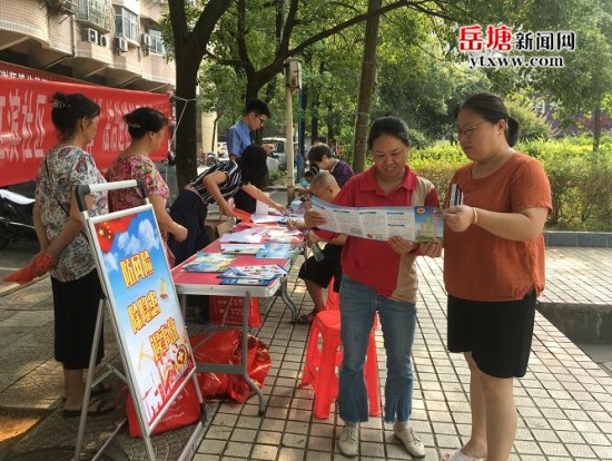 江濱社區(qū)開展“平安江濱 安全常識(shí)進(jìn)萬家”宣傳活動(dòng)