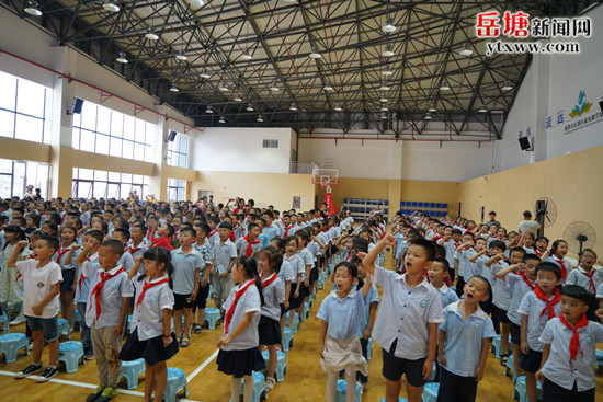 滴水湖學(xué)校開展“傳承紅色基因——我聽抗戰(zhàn)老兵講故事”主題教育活動