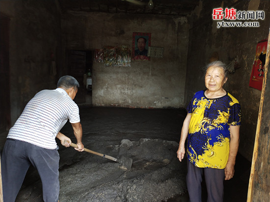 提高老人幸福指數(shù) 陽(yáng)塘村開(kāi)展特殊困難老年人家庭適老化改造