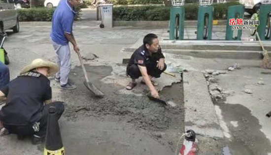 飛機坪社區(qū)聯合物業(yè)修復破損路面獲居民點贊