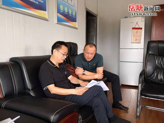 区领导带队走访联点企业