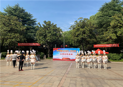 【湘潭日報】岳塘區(qū)鴉雀塘社區(qū)舉辦文藝演出慶祝新中國成立70周年