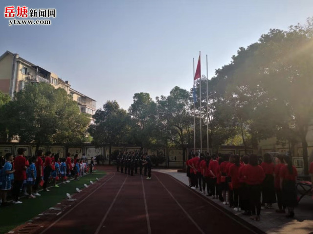 湘鋼一校1300余名師生“畫”地圖向祖國告白