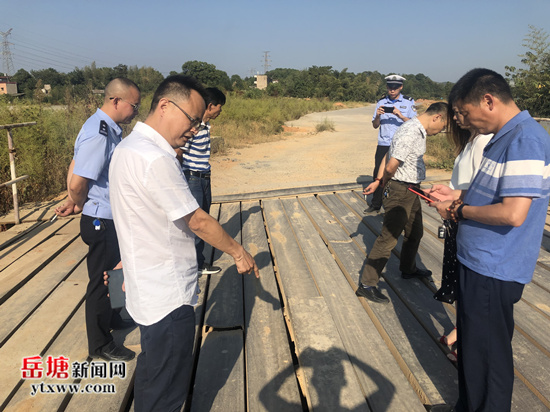区领导带队开展道路、水上安全检查
