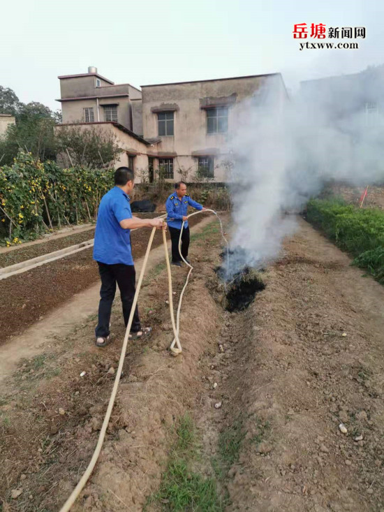 東坪街道加強(qiáng)秋季禁燃禁燒巡查與宣傳力度