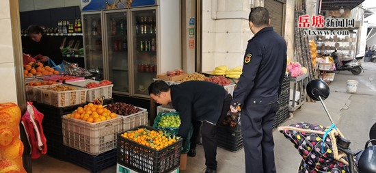 東坪街道開展店外經營專項整治 維護市容市貌