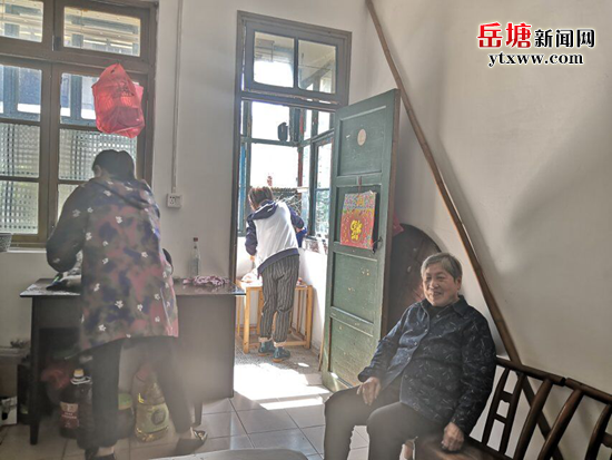 三社聯(lián)動 運河社區(qū)開展“關(guān)愛殘疾人”送溫暖活動